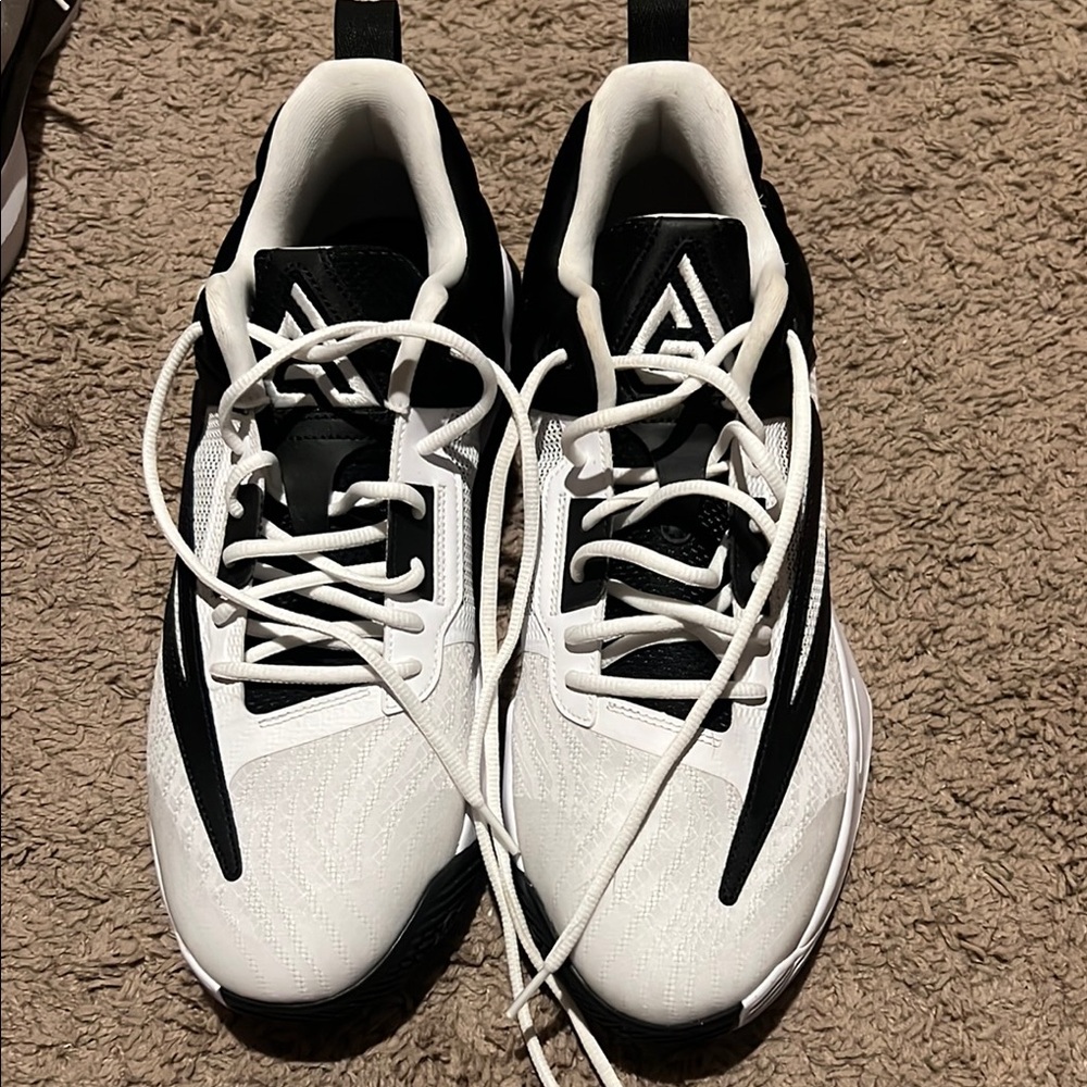 Nike Black and White Athletic Shoes Classic Design